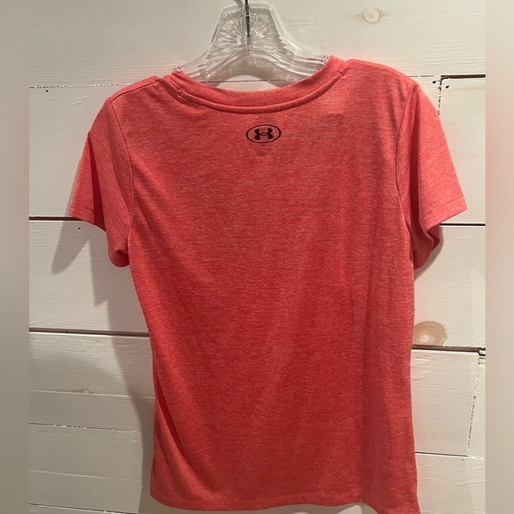 Women’s Under Armour Red T-Shirt, size medium, EUC, polyester, athletic wear. - Picture 2 of 6